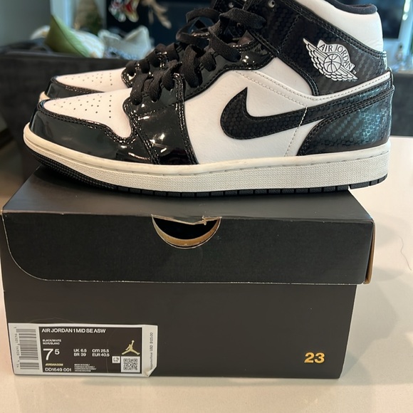 Men’s Air Jordan 1 MID SE ASW SIze 7.5 - Picture 2 of 5